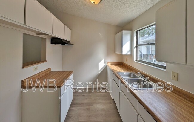 Building Photo - 7635 Indian Lakes Dr