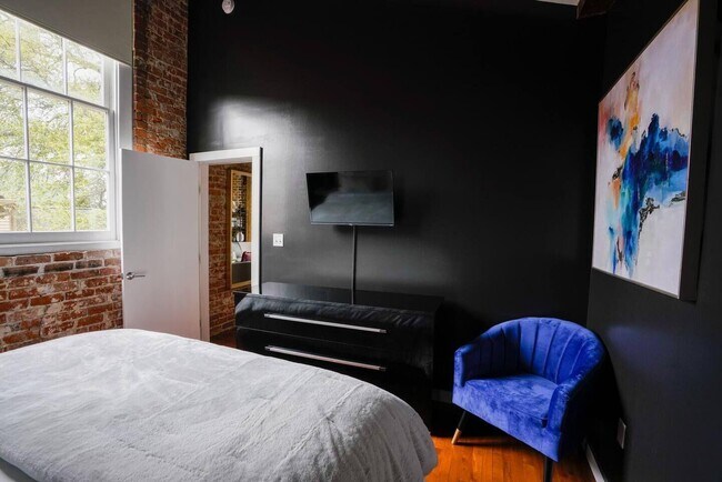 Building Photo - 709 Jackson