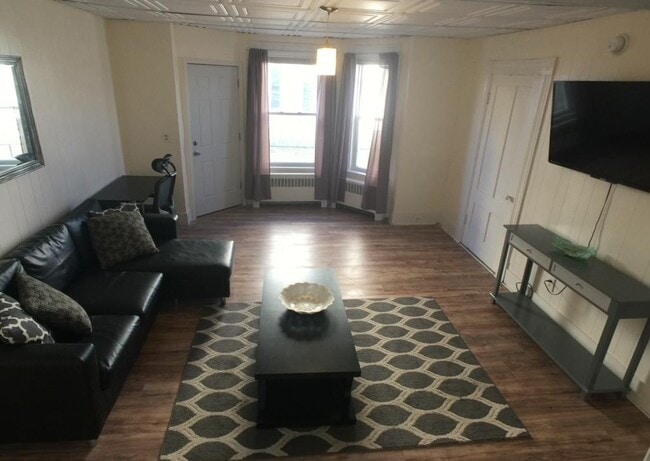 Primary Photo - 282 Summer St