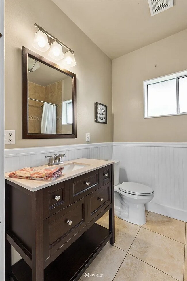 Building Photo - Beautiful, Spacious Tacoma Home! Apply today!