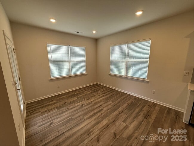 Building Photo - 129 Pampas Pl