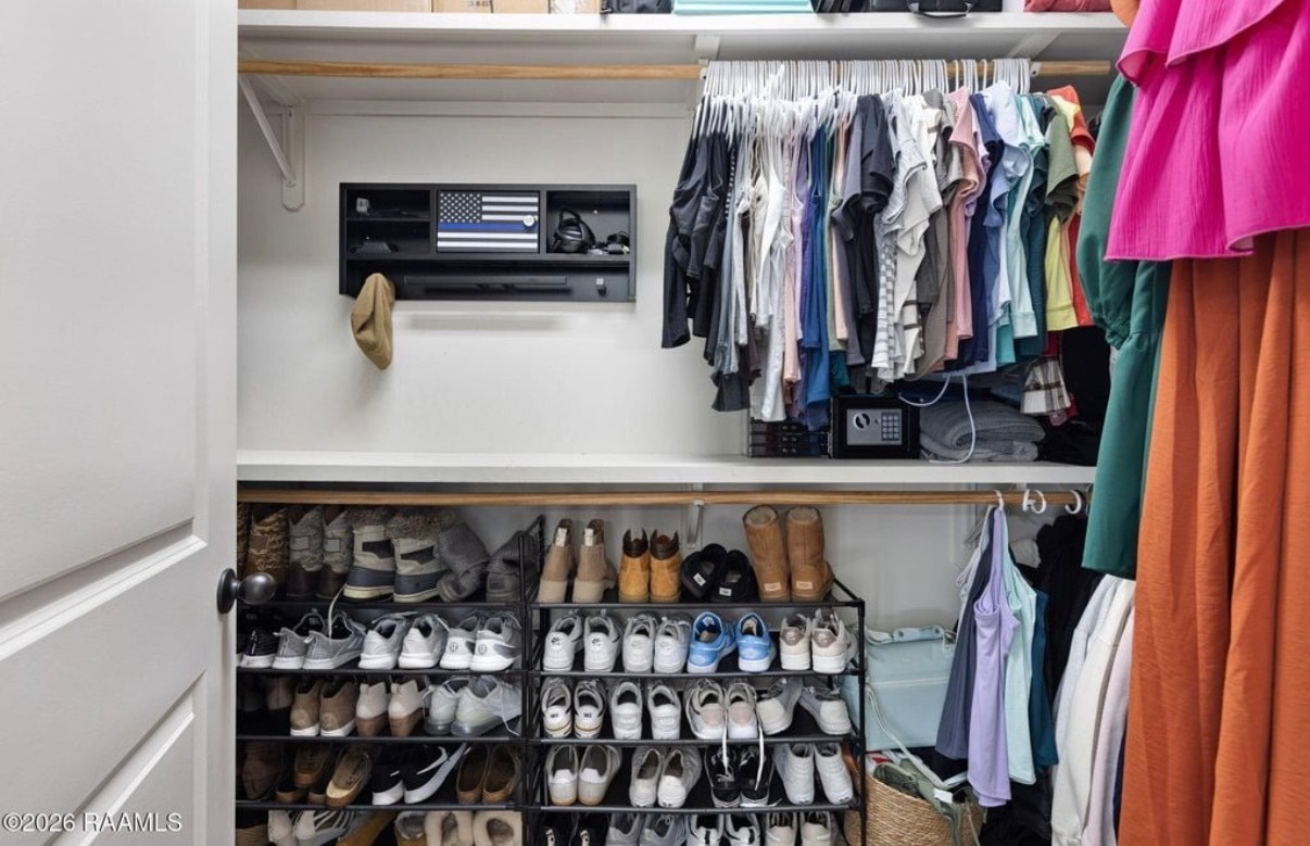 Building Photo - 300 Overbrook Dr