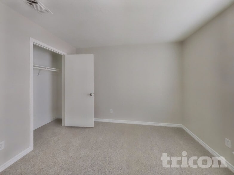 Building Photo - 5519 Bridgegate Dr