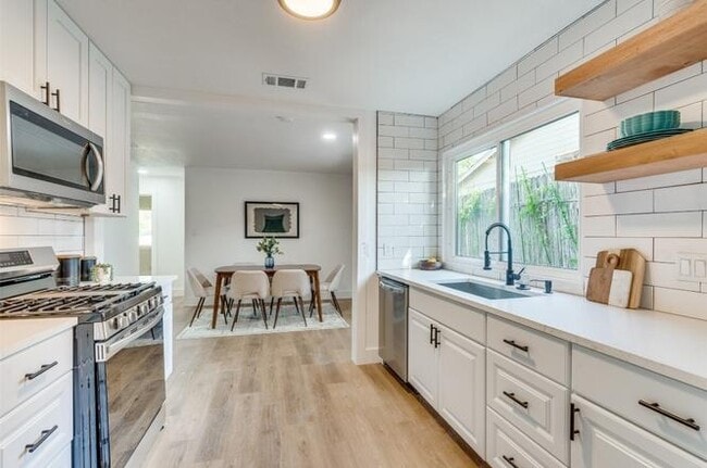 Building Photo - 9412 Quail Meadow Dr