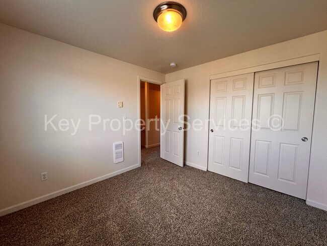 Building Photo - MOVE IN SPECIAL! HALF OFF FIRST FULL MONTH...