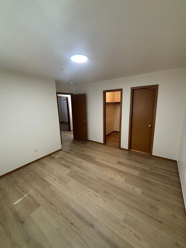 Building Photo - 211 N Lava