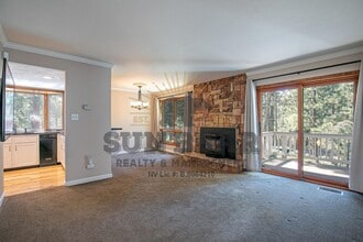 Building Photo - Gorgeous Condo in Central Incline - Dog fr...
