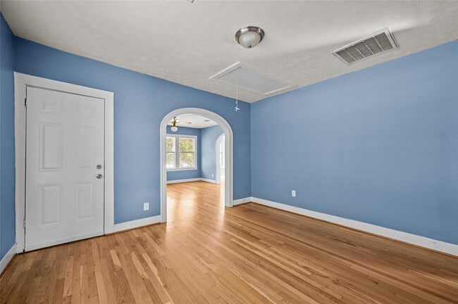 Building Photo - 1819 Sul Ross St