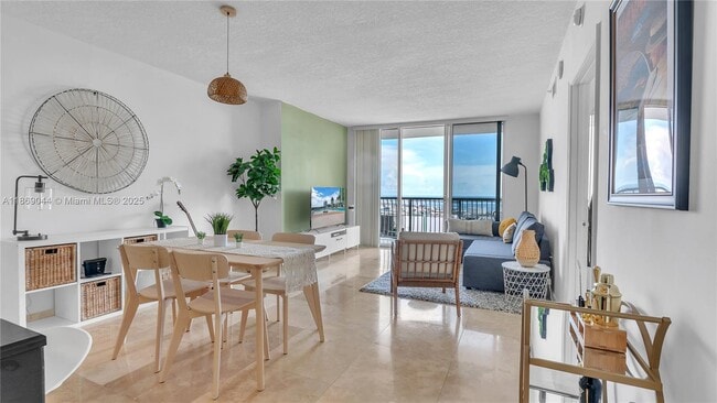 Building Photo - 1750 N Bayshore Dr