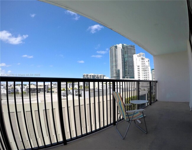 Building Photo - 1800 Collins Ave