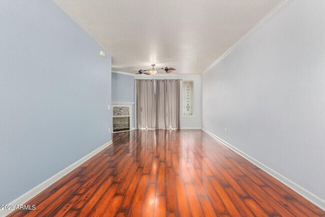 Building Photo - Amazing Townhome in Gated Community!