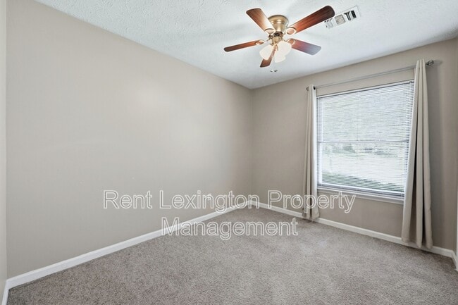 Building Photo - 3352 Featherston Dr
