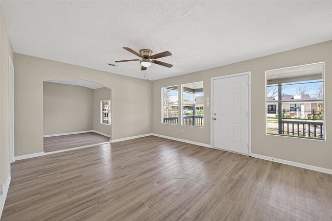 Building Photo - 4626 Dewberry St