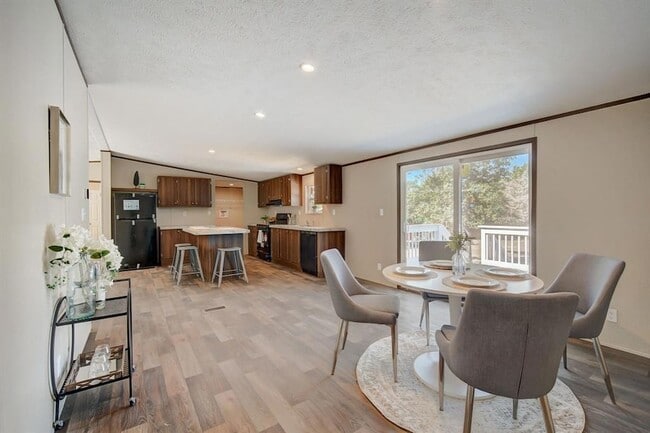 Building Photo - 146 Shadow Oak Dr