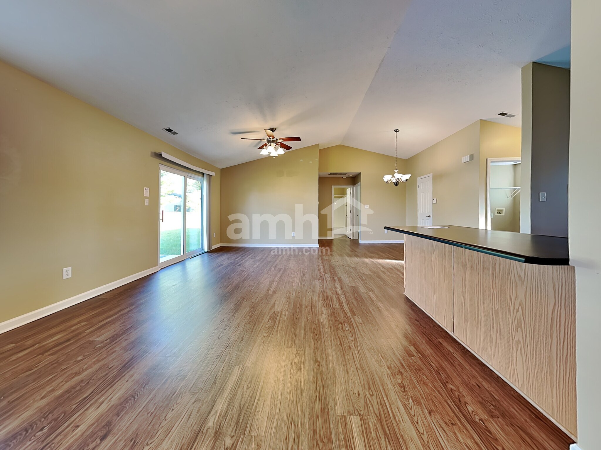 Building Photo - 252 Woodfield Dr