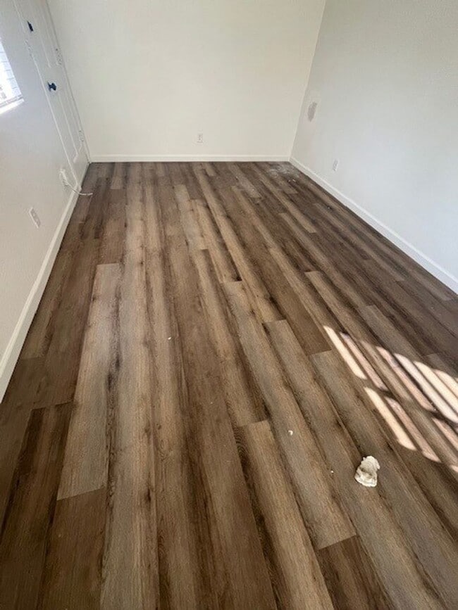 Building Photo - 611 S Garden St