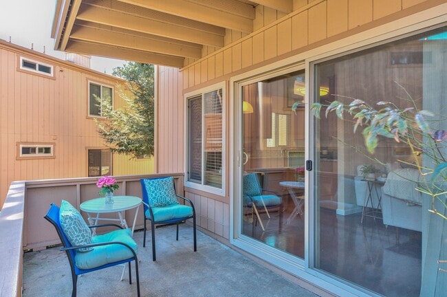 Building Photo - Ground Floor Condo at Footprints on the Bay