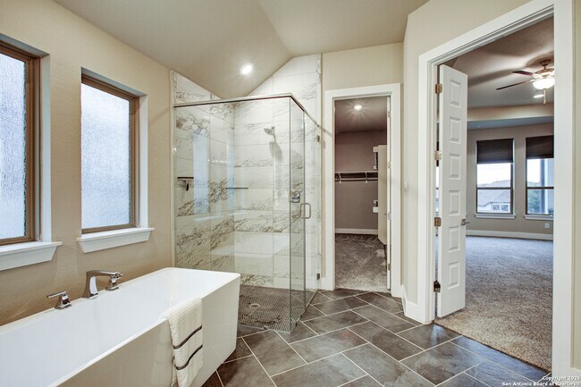 Building Photo - 1038 Cadogan Squire