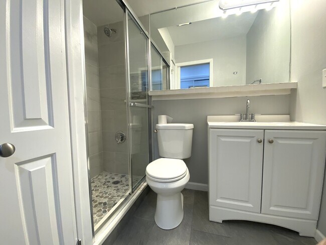 Building Photo - 1415 W Pratt Blvd