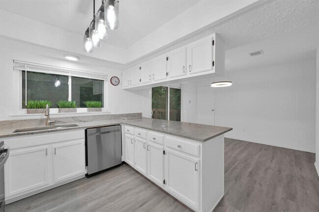 Building Photo - 16 S Cypress Pine Dr