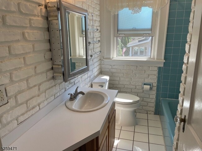 Building Photo - 184 N Bridge St