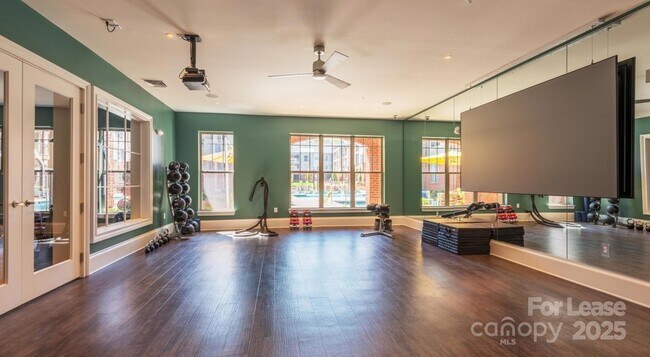 Building Photo - 10624 Parrish St