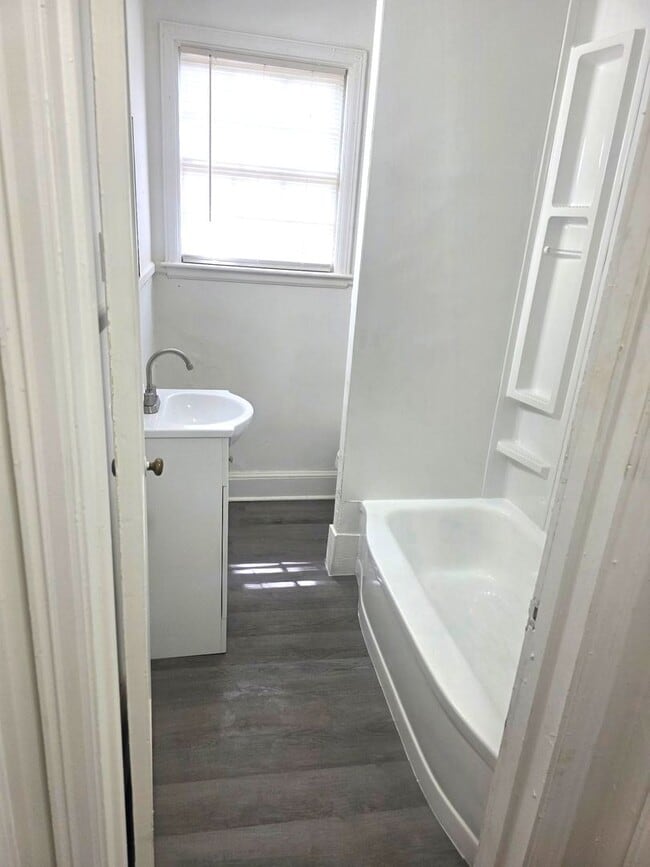 Building Photo - Two Bedroom Apt For Rent in Sumter SC! Two Weeks FREE!