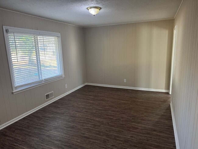 Building Photo - 437 Lockridge Ln