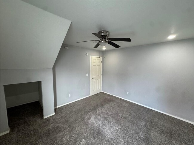 Building Photo - 1512 S Razorback Rd