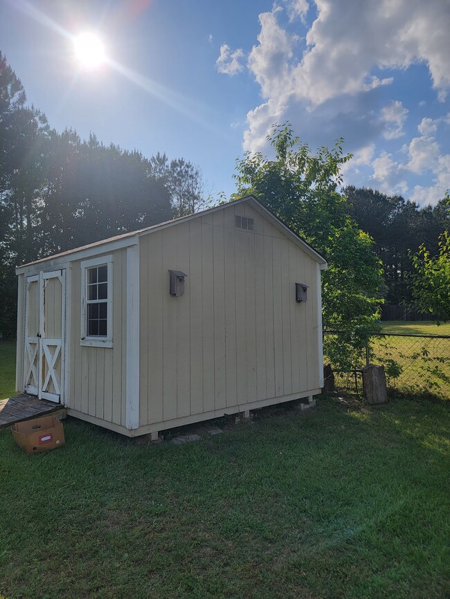 Building Photo - 200 Webfoot Dr