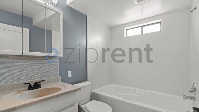 Building Photo - Unit