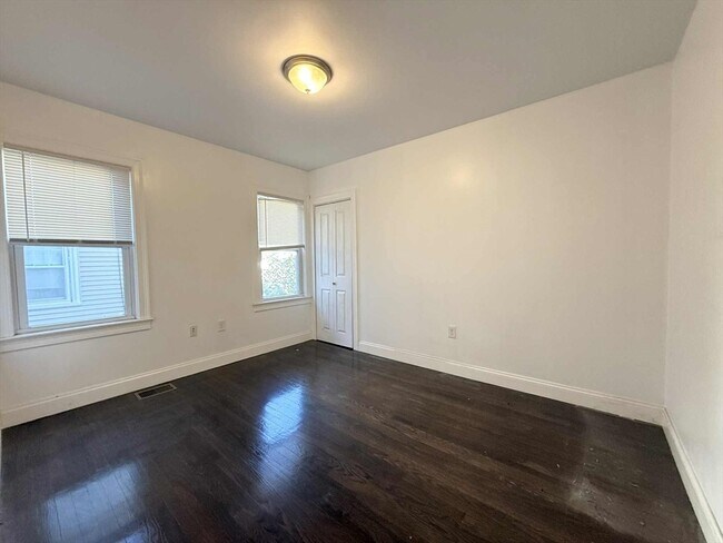 Building Photo - 239 Quincy Shore Dr