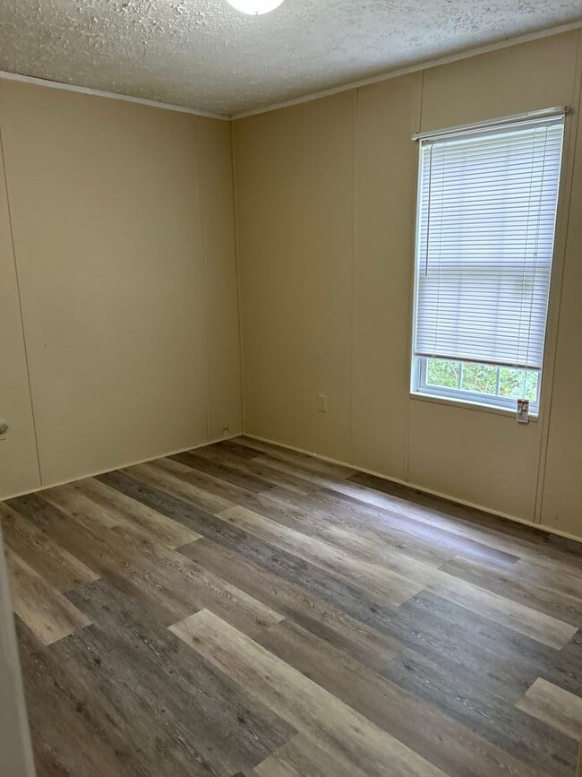 Building Photo - 209 McQueen St