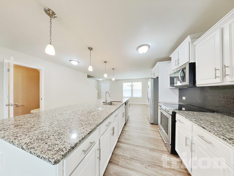 Building Photo - 1705 Sawtooth Ct