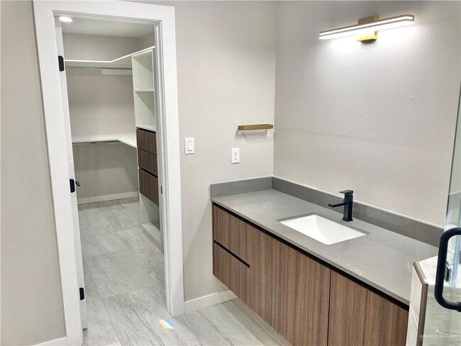 Building Photo - 40 Corales St