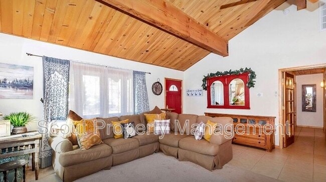 Building Photo - 199 Oriole Dr