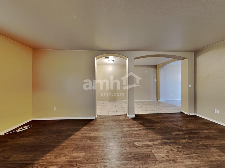 Building Photo - 7312 W Cordes Rd