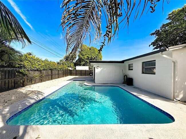 Building Photo - 600 N 66 Terrace