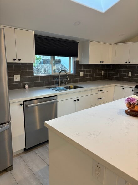 Building Photo - 6999 Darnoch Way