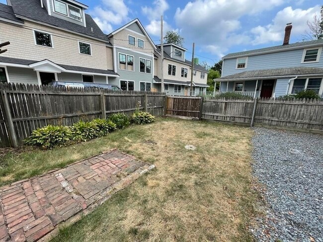 Building Photo - 274 Newtonville Ave