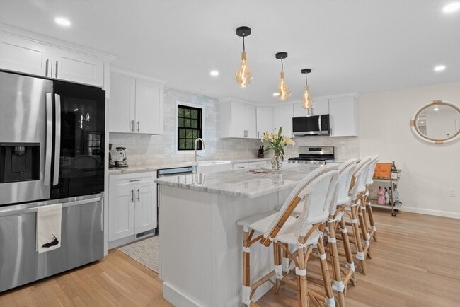 Primary Photo - 101 Monomoyic Way