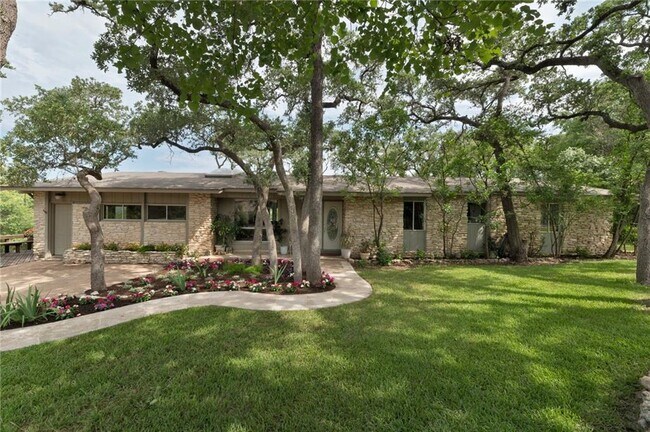 Building Photo - 610 Lancelot Way