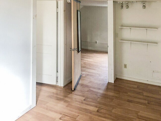 Building Photo - Spacious 5-Bedroom, 4-Bathroom Home Near UVM & Downtown Burlington (10 Walnut St)