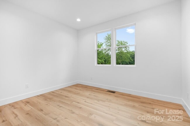 Building Photo - 106 Arbor Dr