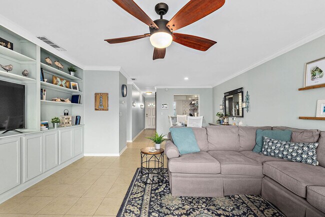 Building Photo - 11 Oceanside Dr