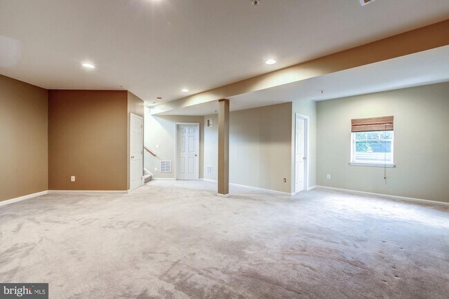 Building Photo - 8844 Song Sparrow Dr