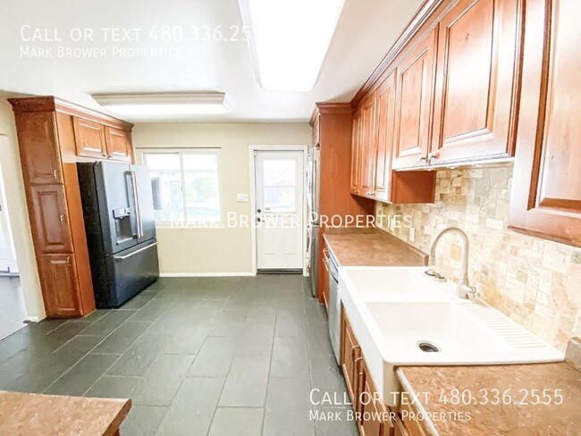 Building Photo - 1333 E Don Carlos Ave