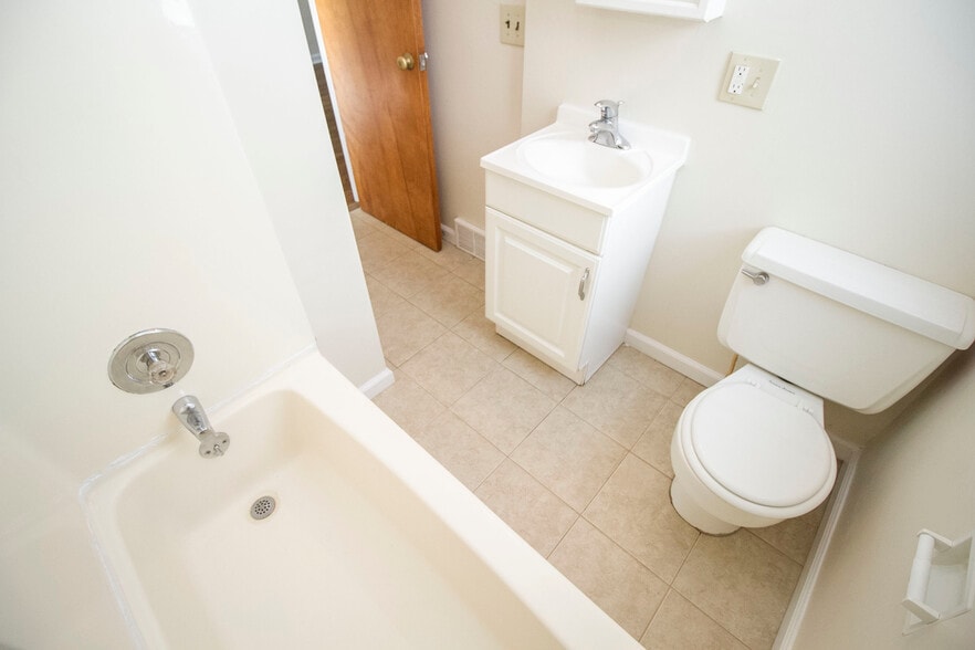 Building Photo - 1758 Talbot St