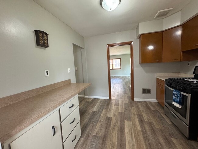 Building Photo - Jerome's Jewel: 3 Bed/1.5 Bath Home with E...