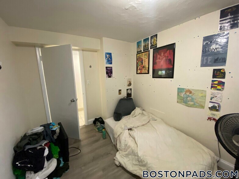 Building Photo - 19 Brighton Ave